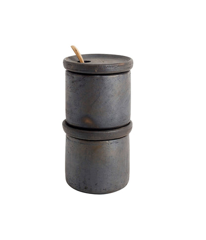 salt shaker and pepper shaker